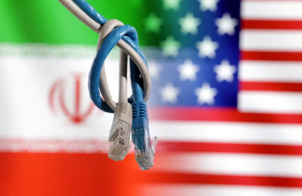 MaTSuBaBR's tweet image. 🚨 GUERRA CIBERNÉTICA! Hackers do Irã estão atacando redes de água e energia nos EUA. FBI e NSA emitiram alerta de prejuízos reais, bem no meio das graves ameaças de Trump contra o país. 💻💥 O conflito global começou pela internet? Deixa sua opinião! 👇 #Hacker #EUA
Fonte: @g1