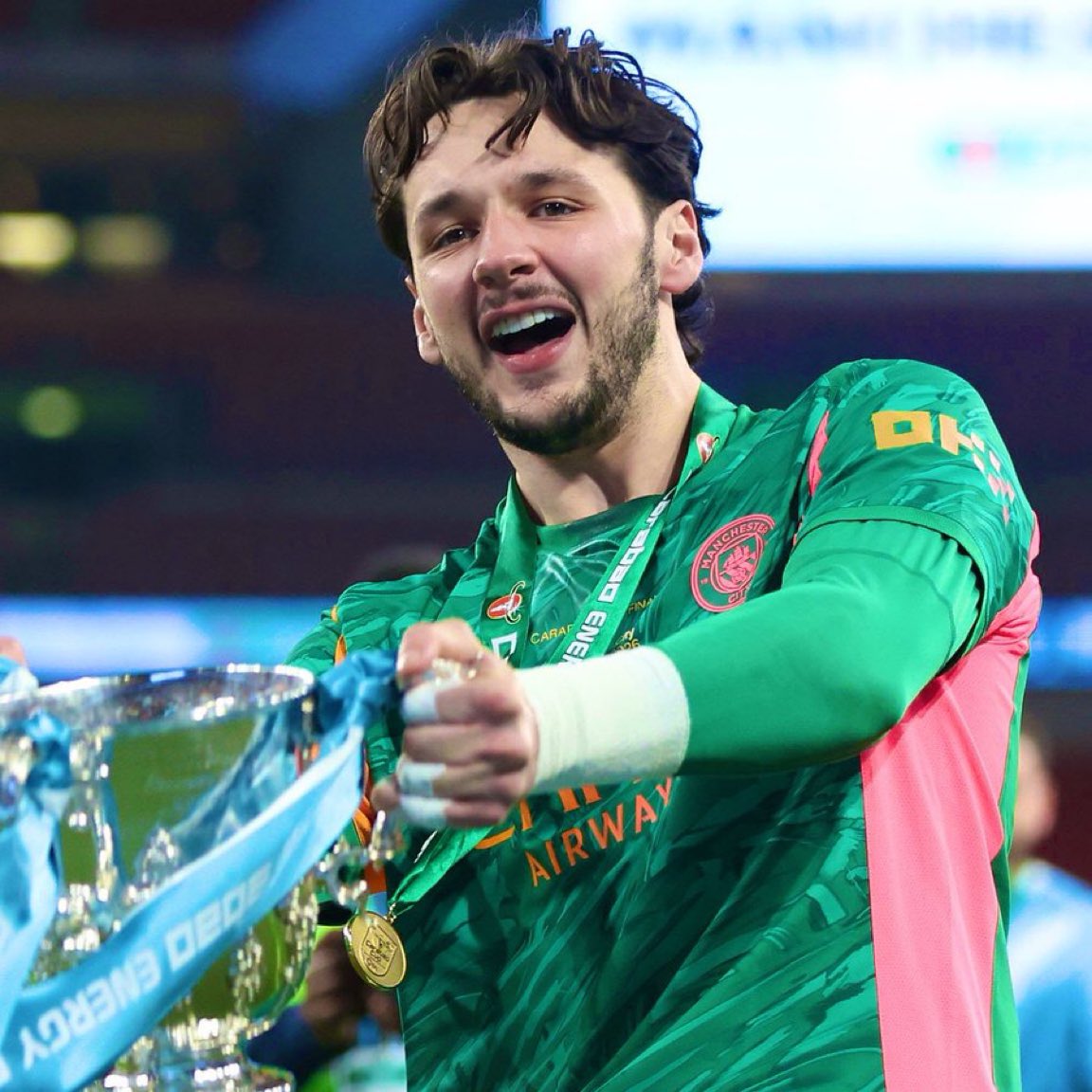 TheSpursHQ's tweet image. 🚨#Tottenham are weighing up a move for James Trafford as a possible replacement for Guglielmo Vicario, who is expected to leave the club this summer. @TomBarclay_