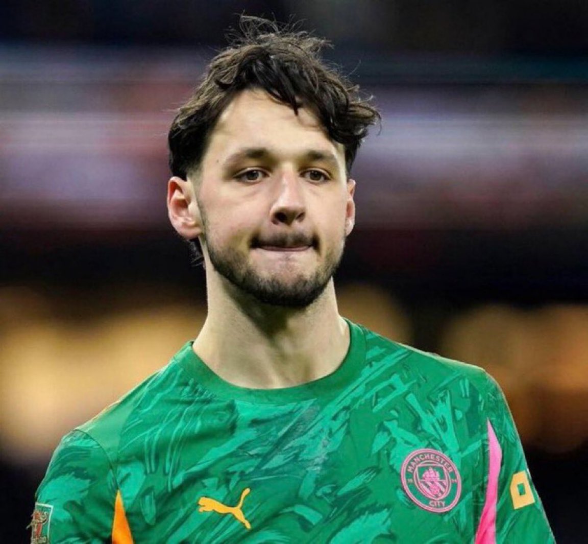 TheSpursHQ's tweet image. Would you be happy with signing James Trafford this summer? 🏴󠁧󠁢󠁥󠁮󠁧󠁿🧤