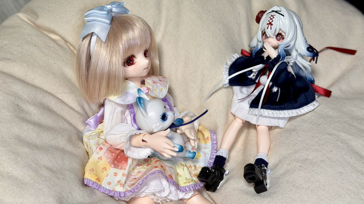 neko_sub_doll's tweet photo. おはようございます。
先日のポージング云々に呼ばれなくて御立腹な🐇。リルと🦊に力説するも相手は分かってない模様…
#おはドル
#うちのこかわいい
#終末祝福
#SproutingDragon
#CAPSULEDOLL https://t.co/STLCfr0djI