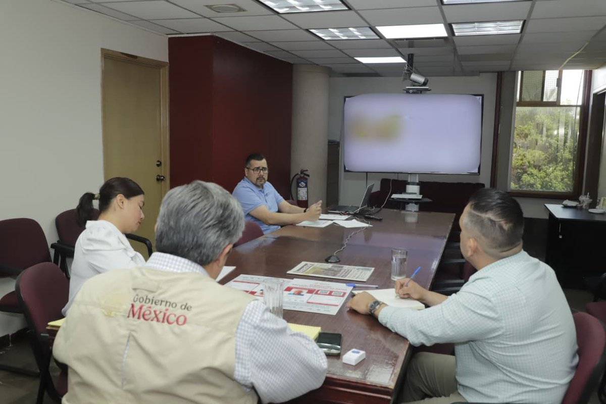 OctavioAlmada1's tweet photo. Buenas tardes 😃

Sostuvimos reuniones de trabajo con los directores regionales de #Ures, #Cajeme y #Guaymas, donde realizamos una evaluación puntual, revisamos avances y fortalecimos la estrategia para seguir llevando el bienestar directamente a la gente. 🤝

Seguimos trabajando en territorio, con organización y compromiso, para que las y los beneficiarios cuenten con información clara sobre los programas y el acompañamiento cercano de nuestro gobierno, siempre con sentido humano para quienes más lo necesitan.

Este esfuerzo avanza en sintonía con el proyecto que encabeza nuestra 🇲🇽 @Claudiashein, poniendo siempre al pueblo en el centro de las decisiones.

El poder solo tiene sentido cuando se pone al servicio de los demás. 🙌

#PorElBienDeTodosPrimeroLosPobres