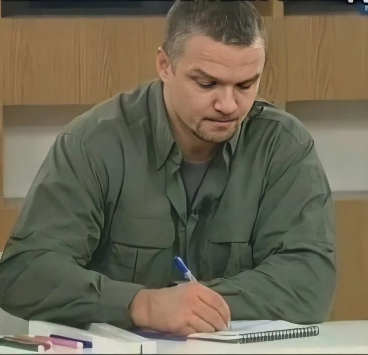 Роберт в сауне младший tweet media