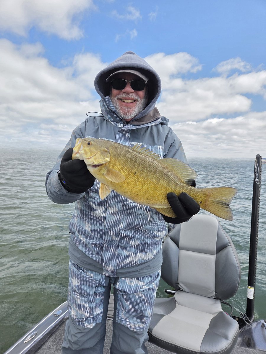 Destinedtofish's tweet photo. Frozen guides. Frozen boat. Frozen fish.

Rob, Keith, and I earned them on the Pond today. One of the coldest smallie days I’ve had in a long time.

#BigFatBassGuideService #LakeErie #Fishing #SmallmouthBass https://t.co/xewmJxRmlL