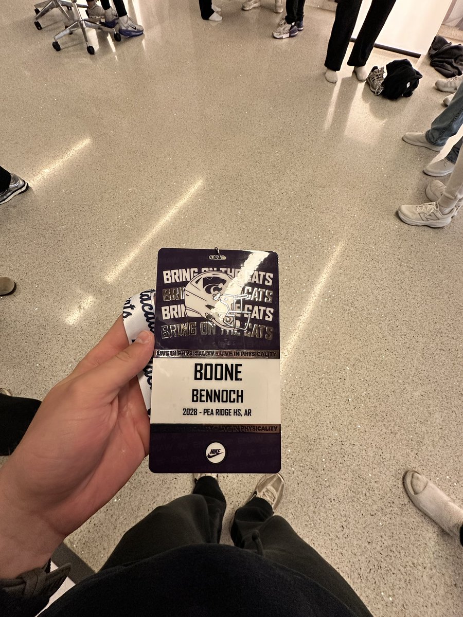 Bennoch_6's tweet photo. Had a great visit with @KStateFB today and had the amazing opportunity to watch practice. An amazing environment and incredible staff and hospitality! Hope to be back soon.
@TonyTravis64 
@CoachCash2 
@coachhotelling 
@Coach_DKohler 
@coltonedwardsFB 
@PrepRedzoneAR https://t.co/H7kNb4MHES