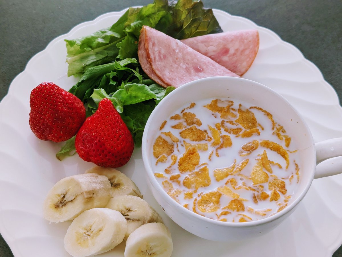 tmm_supino0017's tweet image. First day of the new school term today. Glad the weather’s nice. #breakfasttime