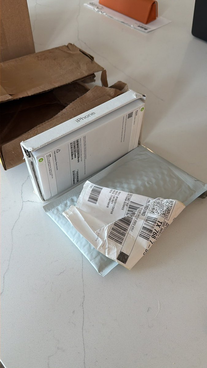 pmwilliams2010's tweet photo. Unbelievable @TMobile @TMobileHelp 2 days late on getting my daughters phone here via @UPS and I get a soaking wet iPhone Air in a MASSIVE box. Someone tried to cover this up. Now we have to start the process all over again. I spend a ton of money with you, and the process was… https://t.co/As8HozpT6H
