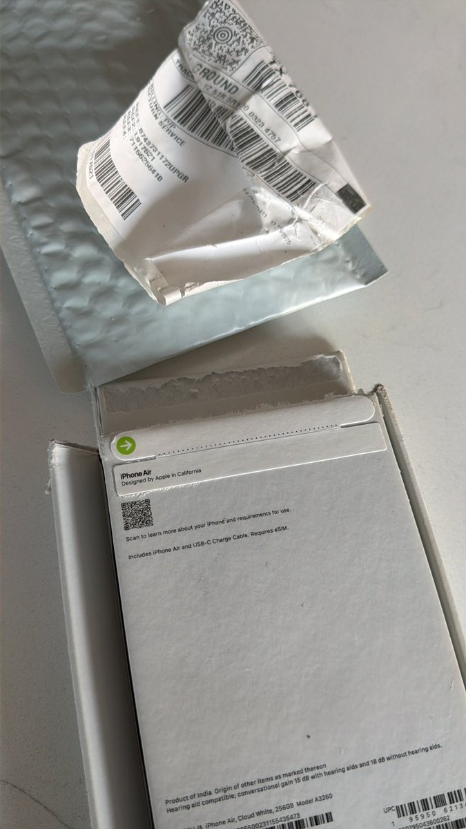 pmwilliams2010's tweet photo. Unbelievable @TMobile @TMobileHelp 2 days late on getting my daughters phone here via @UPS and I get a soaking wet iPhone Air in a MASSIVE box. Someone tried to cover this up. Now we have to start the process all over again. I spend a ton of money with you, and the process was… https://t.co/As8HozpT6H