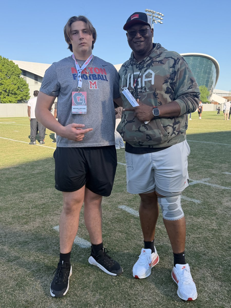 Michael Pickard '28 OL 6'5 295 tweet media