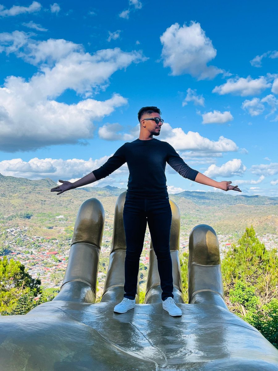 ErvingHernande7's tweet photo. ⛰️🧭 la vida se siente ligera a veces https://t.co/edz8wBlqdv