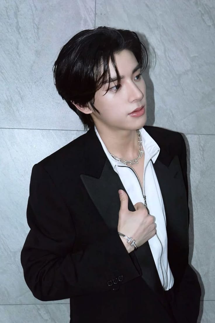Llucy_Izx's tweet photo. —¿Qué look de Jake prefieren rubio o pelinegro???

A mi me encantan los dos, le quedan preciosos 😻🫦🫦

#Enhypen_Deserves_Respect
#One_Two_CONNECT_Our_7 https://t.co/XHMeloOnge