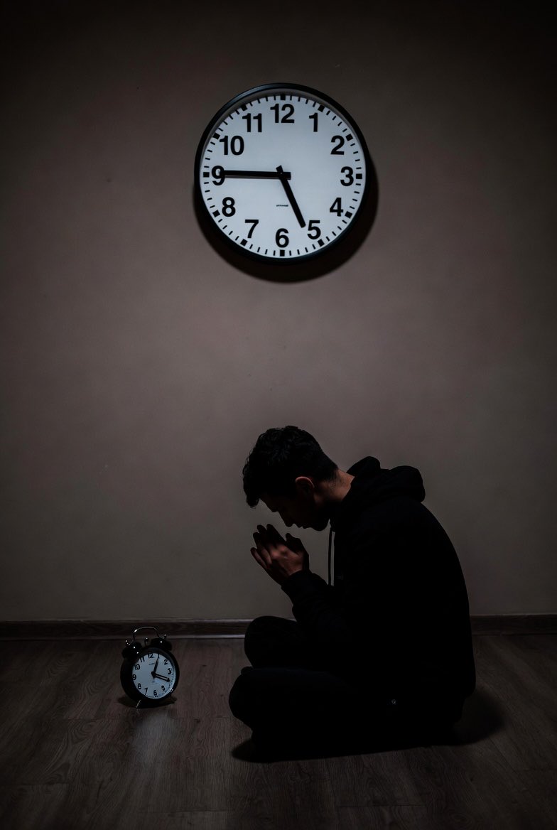 OALT28's tweet image. Before the clock strikes midnight, ask yourself:  
Did I complain more than I prayed today?  
Did I scroll more than I grew today?  
Tomorrow is a clean slate. Make it count.  
Sleep with intention 🌙  
#SelfReflection #SpiritualReset 👻📿