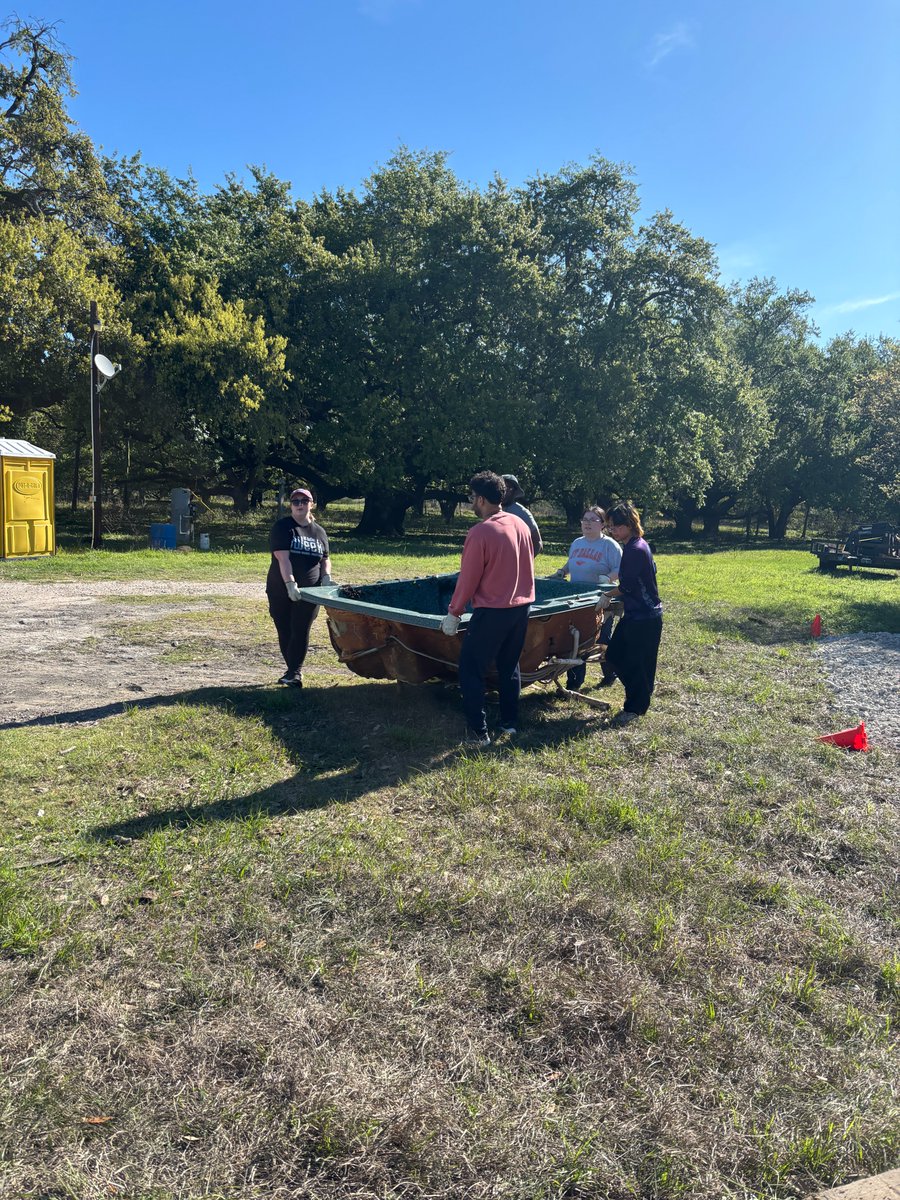 armandbayou's tweet image. Honored to host @UT_Dallas Comets for a 3-day #AlternativeSpringBreak! ☄️ This hardworking team of volunteers cleared land &amp;amp; prepped for our new greenhouse to support future prairie restoration. Thanks for choosing to give back! #Whoosh #UTDallas #CometsGiveBack #Conservation