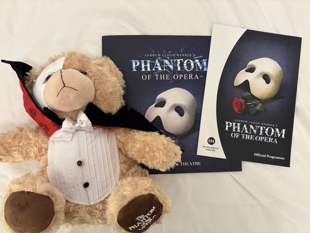 3_and_planet's tweet photo. イースター休暇でイギリスへ。そして本日は旅のハイライト、人生5回目のオペラ座の怪人ミュージカル。イギリスでは2回目。DVDは少なくとも100回は見たので英語はほぼ分かる。日本は遠くて劇団四季になかなか行けないので、このためにイギリスに来てもいいかもと思うくらい良かった！ https://t.co/sd43ylDMCS