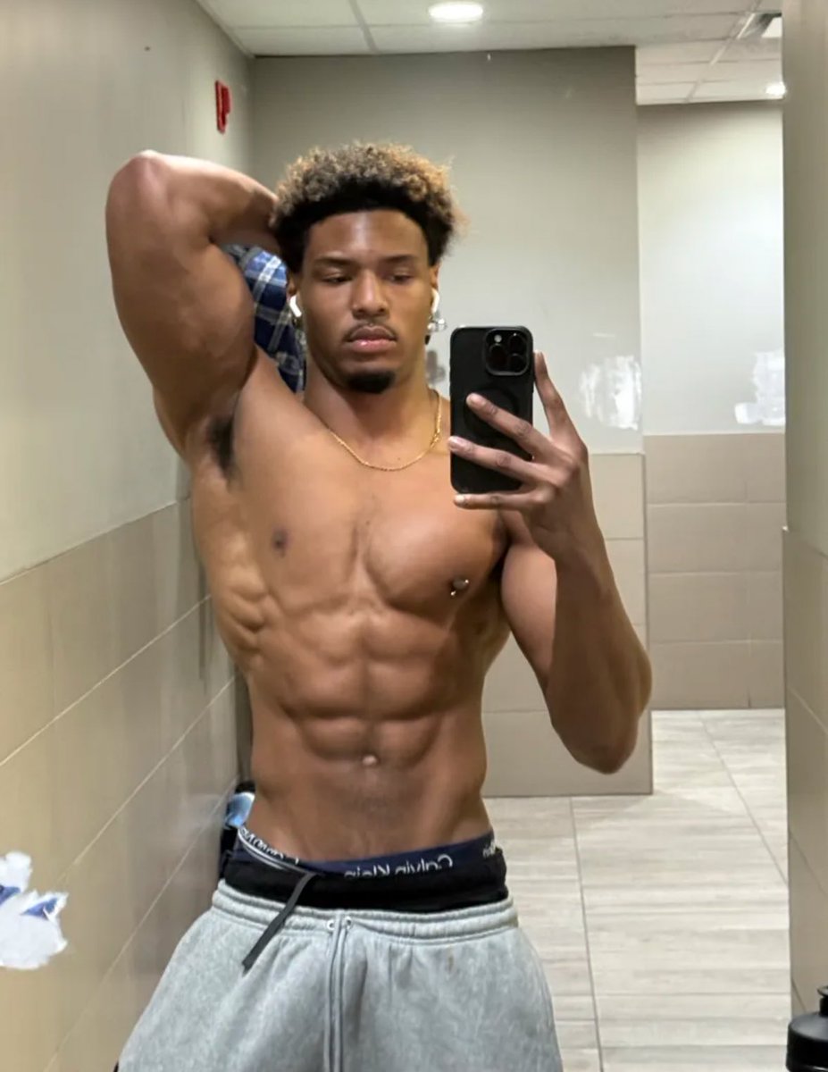 LukedaNuke tweet media