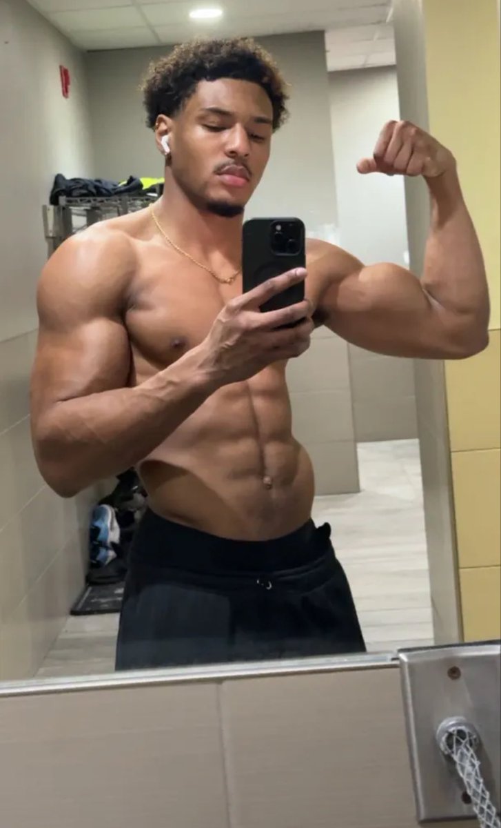 LukedaNuke tweet media