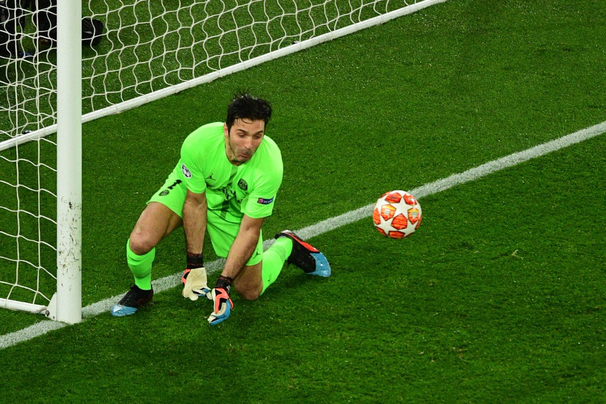 Fu_MMedio's tweet photo. Buffon a 40 anni / Neuer a 40 anni
CA TE GO RI E https://t.co/rhYykoPi8f