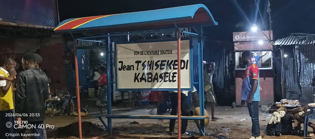 Castroabuba's tweet photo. #RDC: #RDC :  Les hommes politiques agissent selon le mandat,  les hommes D'ÉTAT ont une capacité transversale,  ils ne sont liés aux événements politiques,  ils peuvent influencer et impulser à tout moment.Plusieurs abribus installés dans les communes de kananga au kasai central. Merci à l'honorable sénateur JEAN Tshisekedi,  doctorant en sciences politiques , homme D'ÉTAT ultra TSHisediste.