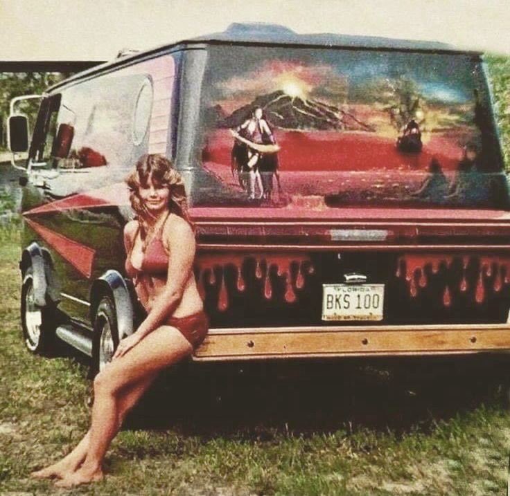 Vintage Vixens & Vestiges tweet media