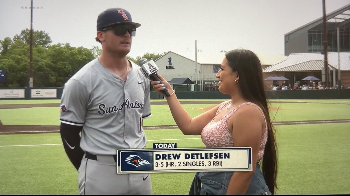 _lexxkiara24's tweet photo. Booked &amp; busy with Rice Baseball! 💙🦉 https://t.co/QAQ2CumLMK