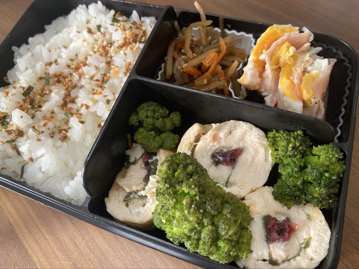 4/8
梅しそささみ、きんぴらごぼう、ハム卵🍱

朝はまだファンヒーター使ってるんですよね🤣早く片付けたいです☀️
来週から職場復帰します！子供たちの新学期準備は無事終わったけど、自分の準備何もしてなかった🥹
