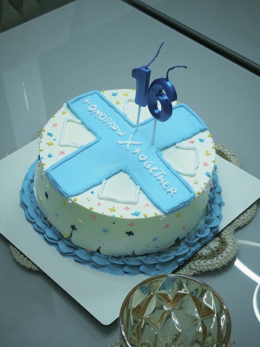 7TH YEAR: biel tweet media