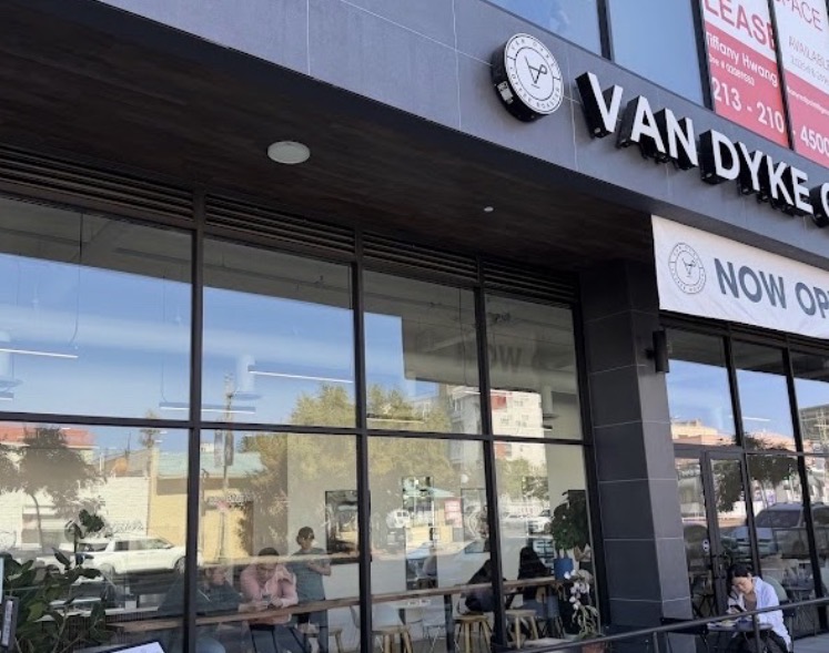 Copenhaguen83's tweet image. Spent yesterday's @CashApp sats from Bitcoin day at Van Dyke Coffee in LA this morning with their @Square terminal. The circular economy runs on receipts.  

Study 📚 Bitcoin