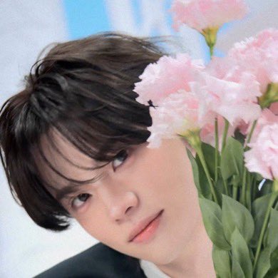 good morning, bb. i got flowers for you 🤍