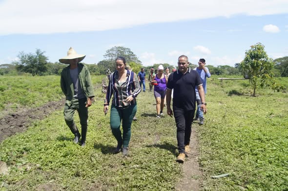 La Primera Secretaria del Partido en Granma, <a href="/BarceloOrt92635/">Yudelkis Ortiz Barceló</a> recorrió hoy el municipio de Bartolomé Masó. Allí visitó productores e intercambió con trabajadores y directivos de la UEB Acuipaso perteneciente a la Empresa Pesquera Granma.