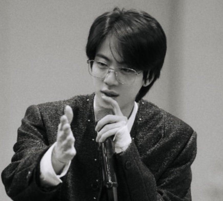 jin pic bot tweet media