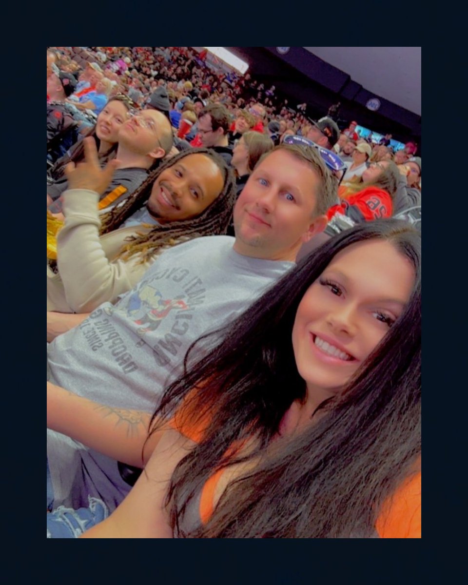 HRLouisville's tweet image. We take team bonding seriously on and off the clock. 🏒 Our HR Louisville Group crew hit up a hockey game in Cincinnati for some fun together. It's always a blast when we get to cheer on our favorite teams together! 🙌
-
#teamouting #lifeathrlouisvillegroup #hockeynight