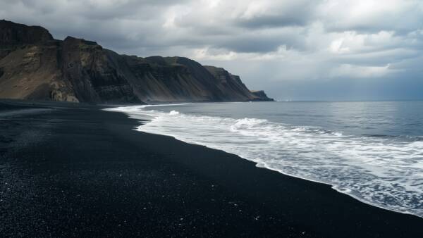 HDPeekcom's tweet photo. The Black Sand Beach of Iceland 📸

Premium quality download 👍
https://t.co/a6gnVUQzs9

#Wallpaper #beach #blacksand #coast #Iceland #landscapes https://t.co/yCcNnsIJPG