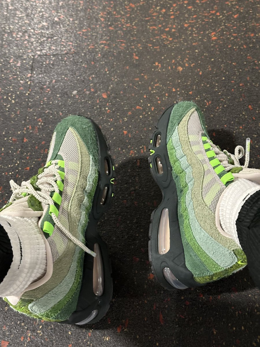 heirjordan973's tweet photo. Gym shoes
#doaf #airmax95 https://t.co/HAindAJLXX