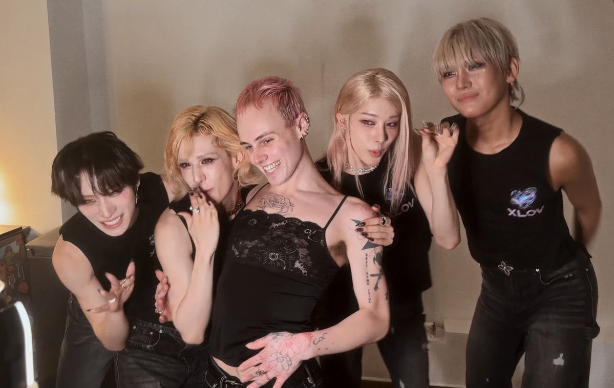 theo 🐏 tweet media