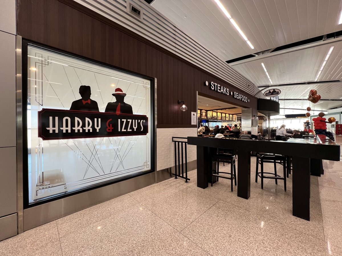ArashMarkazi's tweet photo. Yet another reason to love Indianapolis: Arguably the best airport restaurant in the country in Harry &amp; Izzy’s where you can get one last St. Elmo’s shrimp cocktail and take home the world famous cocktail sauce in your carry-on after you’ve already passed TSA security. https://t.co/sswhjTnkXP