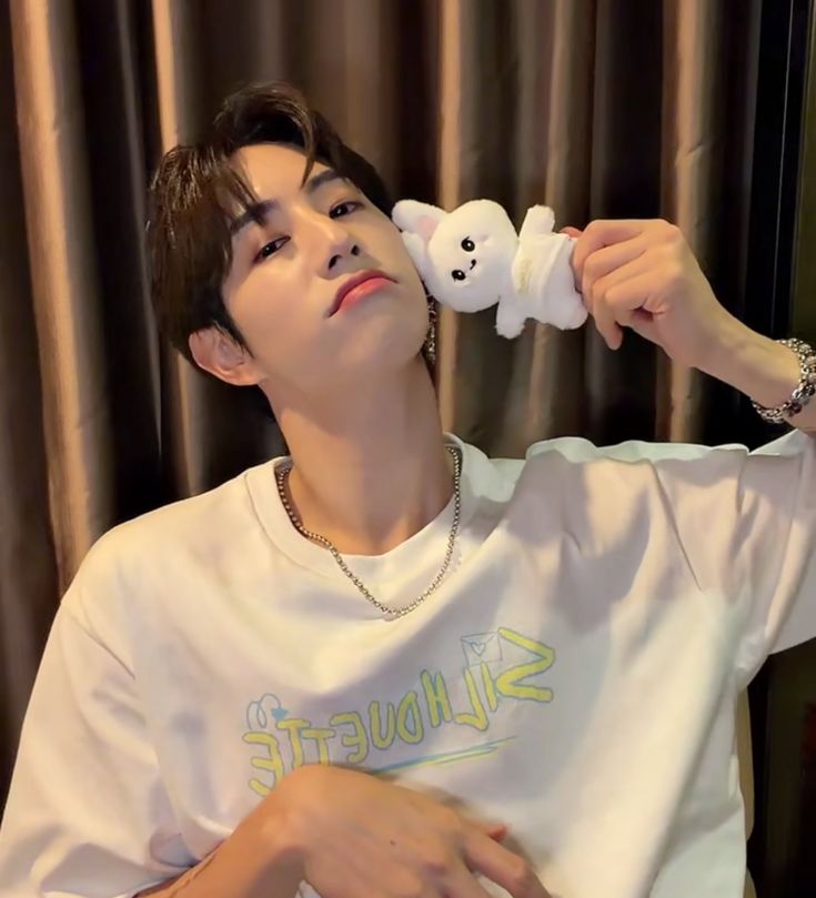 MT_APPLE_🍎🌅SILHOUETTE 🎧🎨🏄🏻‍♀️ tweet media