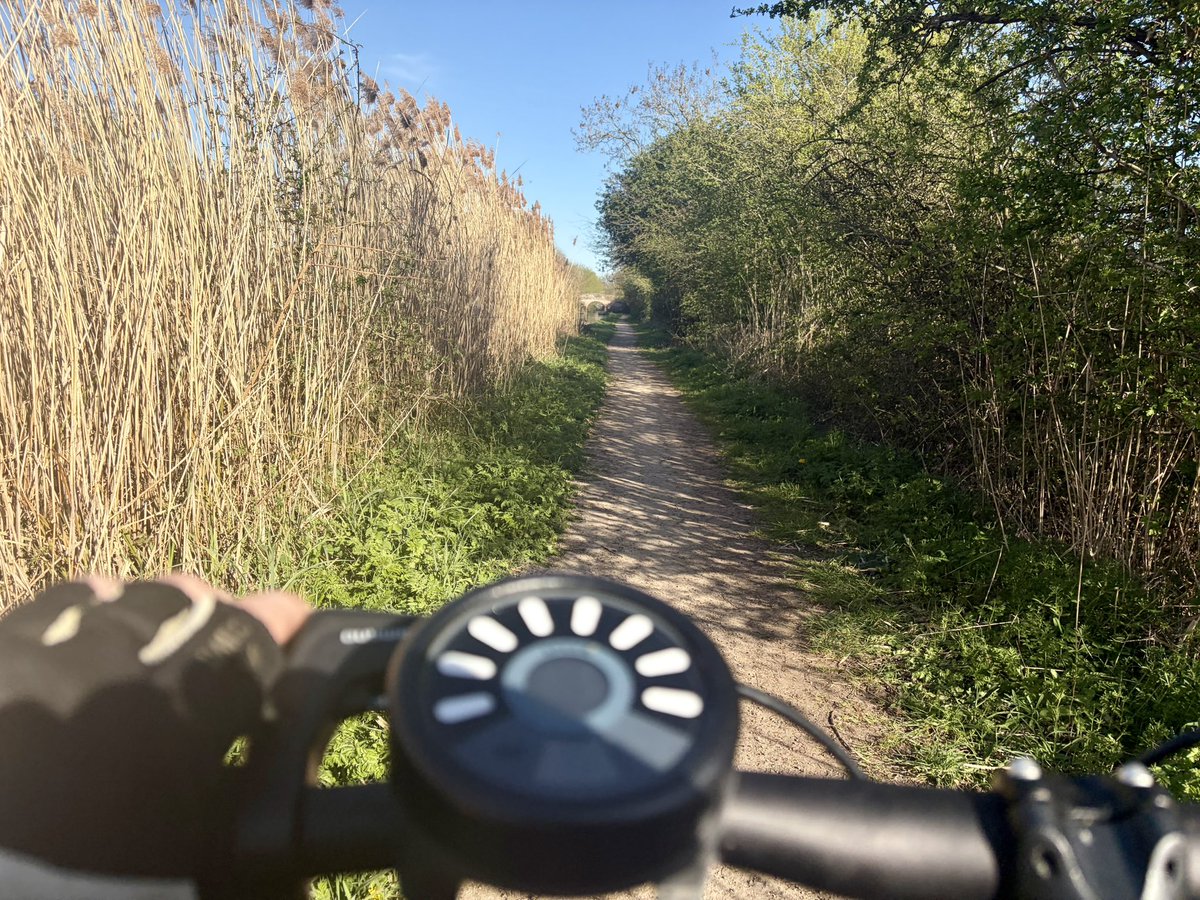 AdcoakerC's tweet photo. Grand Union Canal, Aylesbury Arm. A ride along the whole arm to Marsworth near Tring. https://t.co/ufv2J8LueQ