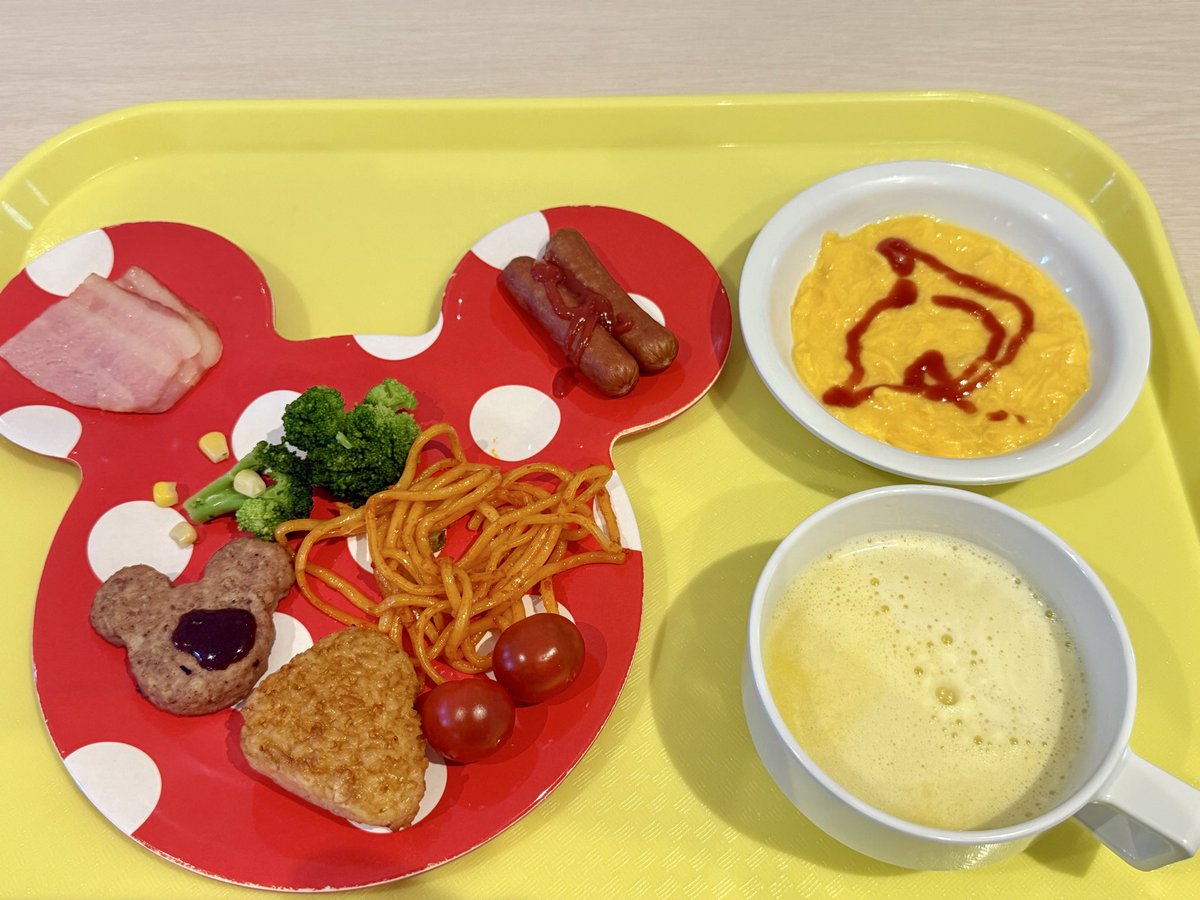 takapyon031's tweet photo. ちょっと優雅にホテルの朝食ビュッフェに行ってきた。ファンタジーの世界の中でゆっくりくつろげた。パンが美味しかった。

 ＃東京ディズニーセレブレーションホテル https://t.co/LvHOW0QVWG
