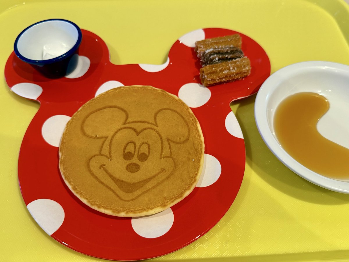 takapyon031's tweet photo. ちょっと優雅にホテルの朝食ビュッフェに行ってきた。ファンタジーの世界の中でゆっくりくつろげた。パンが美味しかった。

 ＃東京ディズニーセレブレーションホテル https://t.co/LvHOW0QVWG