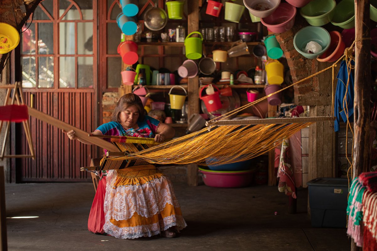VictorSanoro's tweet photo. #Paracho es el pueblo de Michoacán en donde hacer guitarras no es solo arte, "sino una forma de vida"
Lindísimo. #Mx 🎸 https://t.co/IXs2mnFa3J