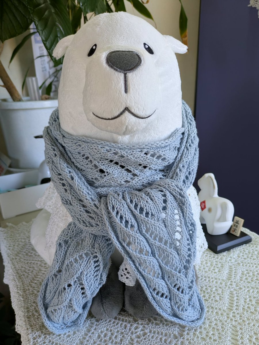 _aoi0t's tweet image. 春夏用コットンスカーフ
輪針 4ｍｍ
糸 コットン
編み図 Tiny scarf Designed with Stitch Fiddle
お気にのスカーフ第二弾
妙齢の女性は首回りがスースーするのが苦手なので丁度いい！
初のicord案件ｗｗｗコットンなのでこれ位端がしっかりするのは良いかも。
#Knitting #Scarf #編み物 #スカーフ