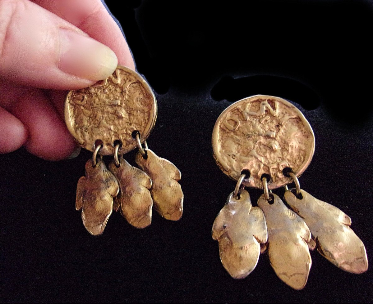 renaissancefai's tweet image. Vintage DKNY Gold Tone Clip-On Earrings DONNA KARAN, Molten Textured Etruscan Dangles
etsy.com/listing/448486…?
#earrings #clipon #vintage #DonnaKaran #DKNY #goldTone #dangles #molten #textured #large #statement #designer #signed #hauteCouture #goldEarrings #Soho #Etruscan