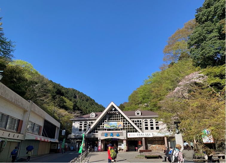 Takao_Tozan's tweet image. おはようございます。
午前９時現在、高尾山麓、ケーブルカー清滝駅、高尾山 駅の天気は「晴」、気温は「12度」です。
ケーブルカー、リフトともに通常通り運行しています。 #高尾山 #ケーブルカー #リフト