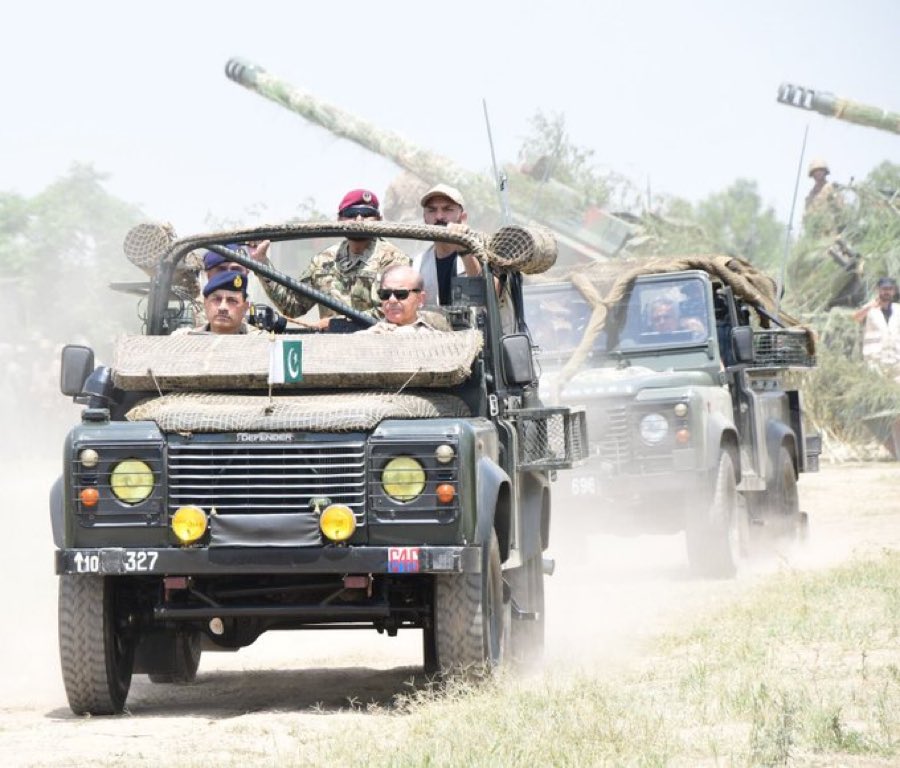 Adv_Tweets's tweet image. Alhamdulillah 🇵🇰
Today, the world witnessed Pakistan once again playing a role for peace.
The wisdom and leadership of Shehbaz Sharif and Syed Asim Munir contributed toward easing tensions and mediation in the US-Iran conflict.
This is not just a political success, but a