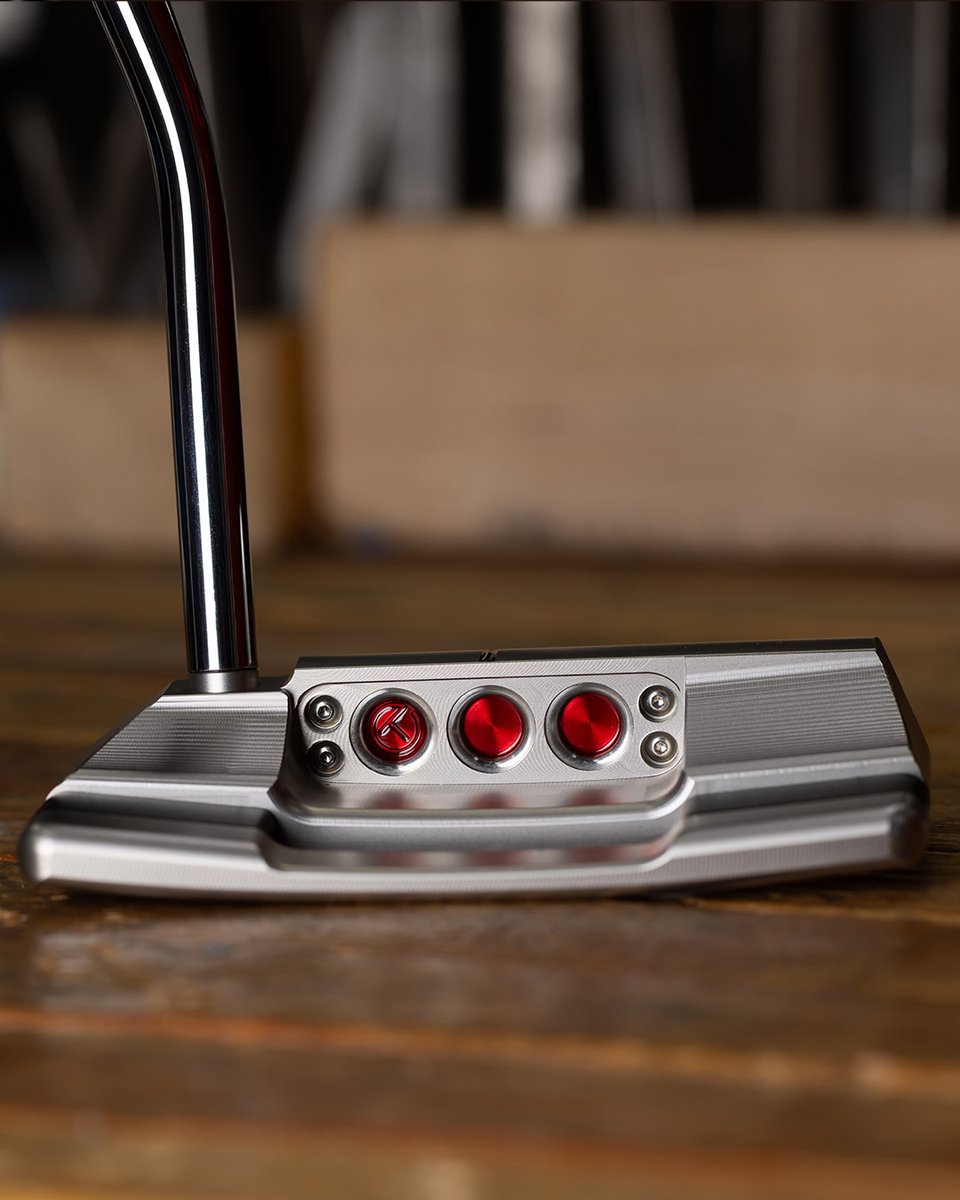 ScottyCameron's tweet image. Coming soon to Scotty's online gallery, this 34-inch Studio Style Squareback Tour putter is a true Circle T gamer with world-class alignment and design features to promote a square setup and confident stroke.