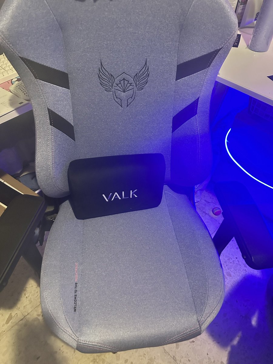 ImMissDuckyy's tweet photo. 💖💖💖💖 la segunda que compro #valkgaming https://t.co/4zn43pXD3i