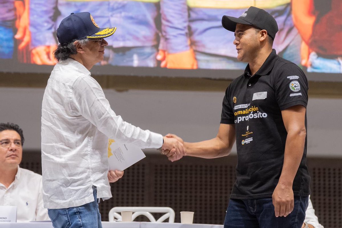 Gustavo Petro tweet media