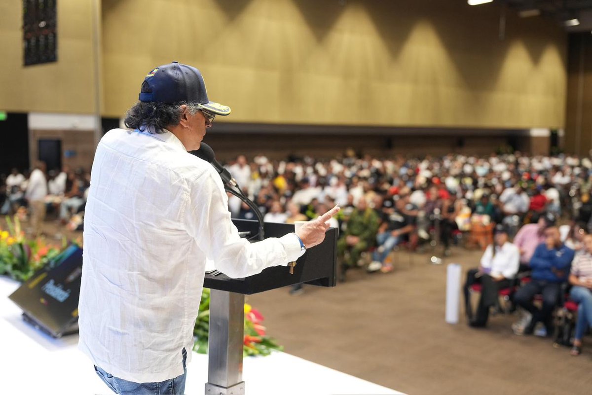 Gustavo Petro tweet media