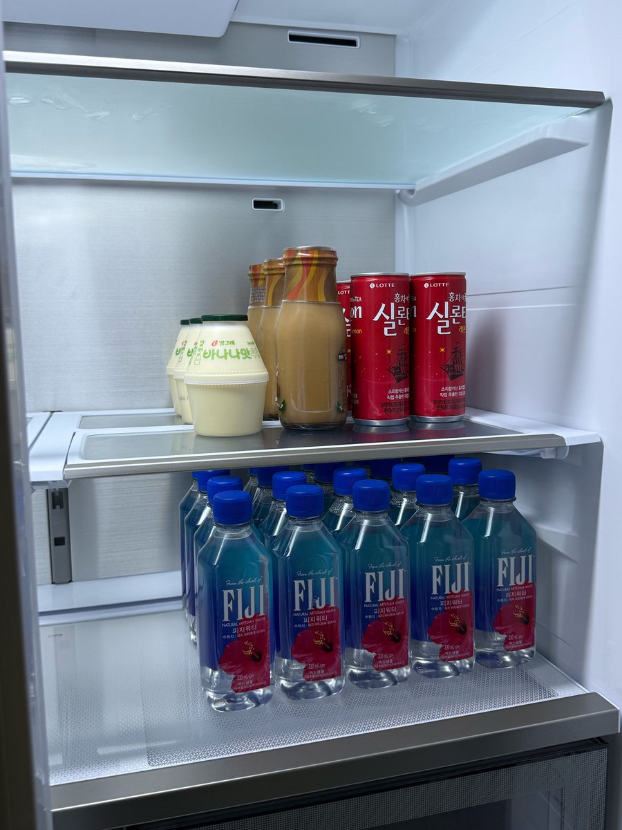 megan ★ .ᐟ tweet media