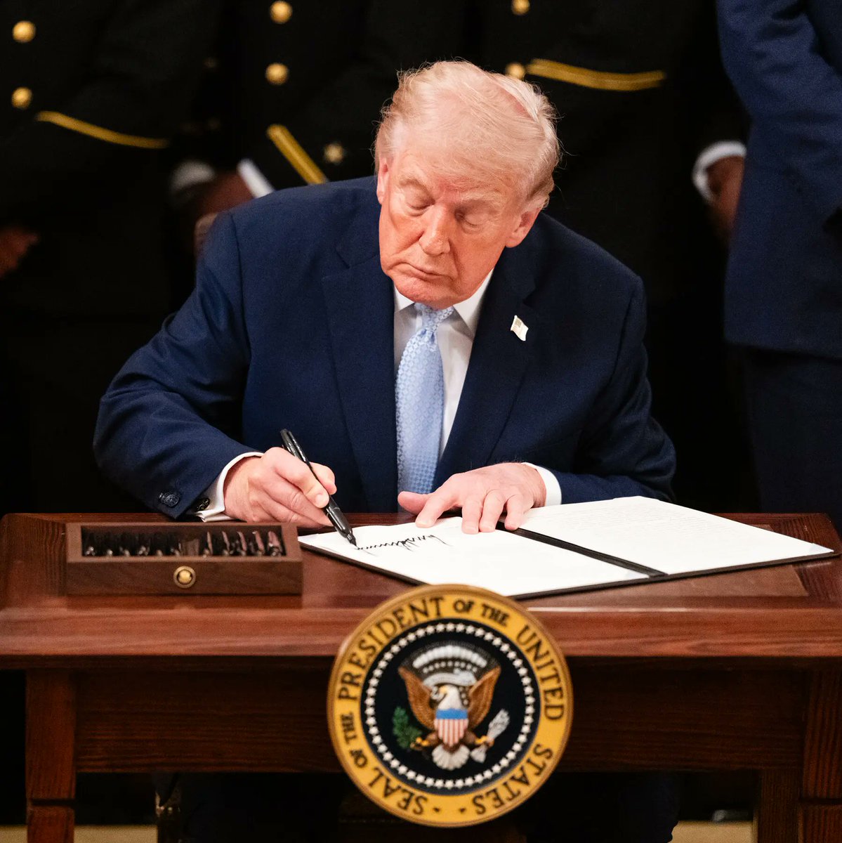 𝔼𝕟𝕟𝕪 tweet media