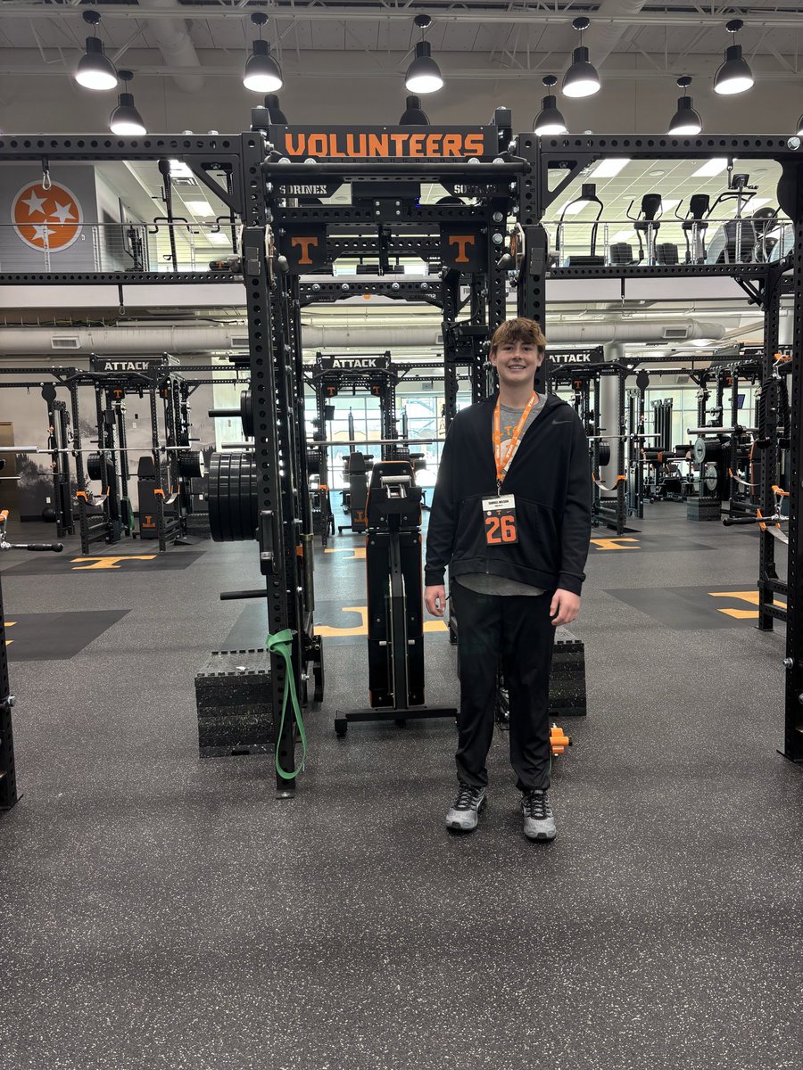 11SamuelWilson's tweet photo. BIG THANK YOU to @Vol_Football and @CoachdjCheetah for allowing me to come to spring practice today. The message of the day was, “your mind is your greatest tool”. #govols #tennessee 
@QBREIGN @wood7walker @PHS_FB_KY @guy_turner2 https://t.co/YqMu0YcS9P